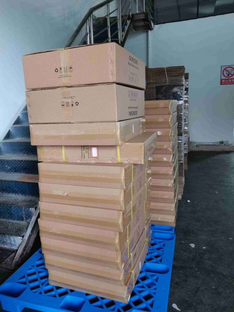 2021-10-13 Remessa de 500 unidades de elevador de monitor de sistema de conferência para a Arábia Saudita